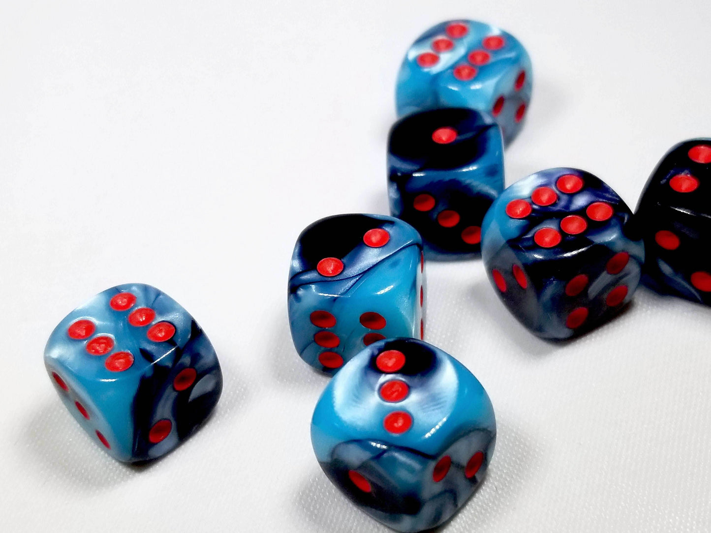Limited Edition Chessex Gemini Black-Shell/red Dice 12mm Block (36 Dice) CHX 26846R -