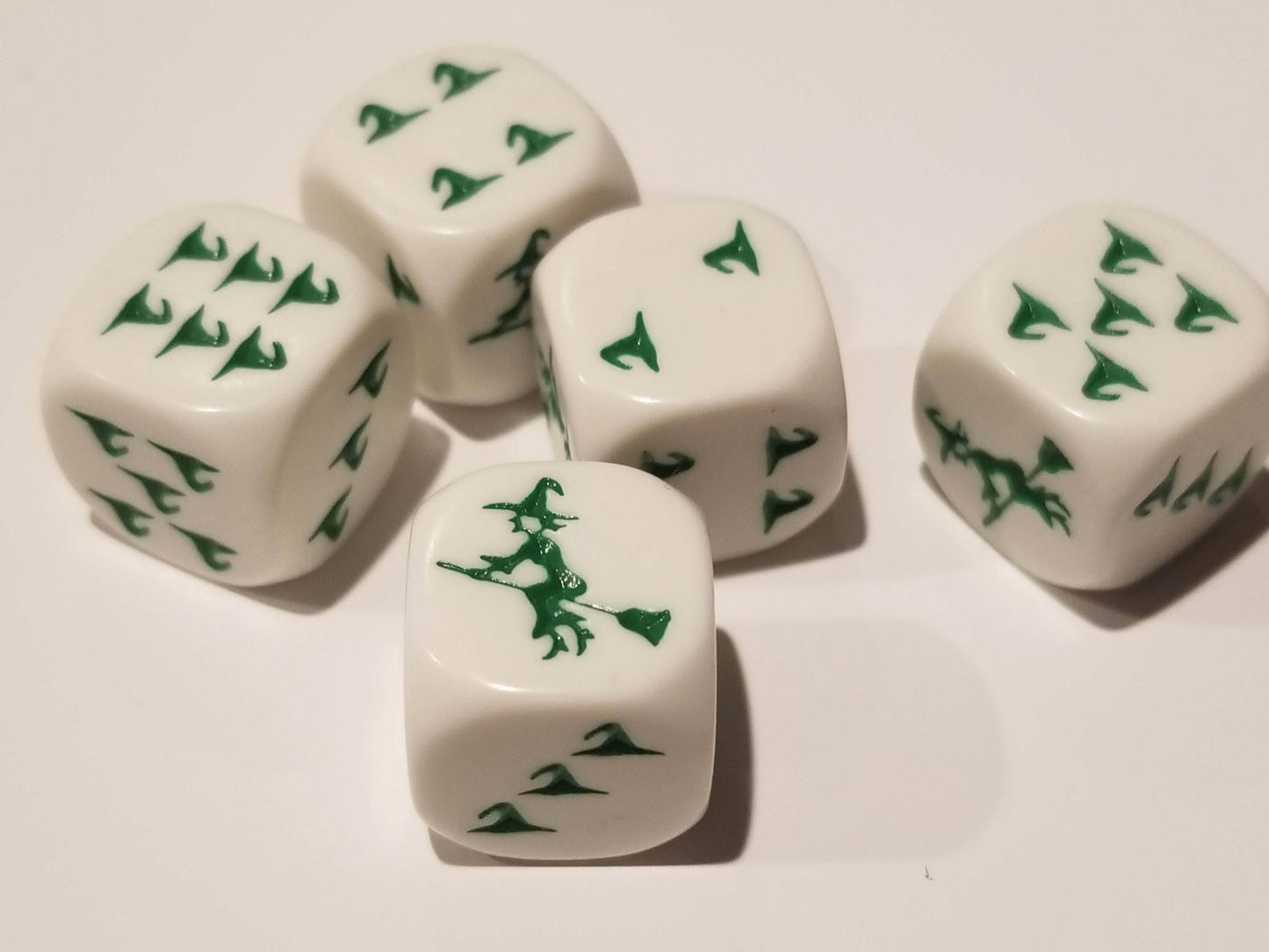 Green Witch Hats Dice Custom 16mm - 1 Die