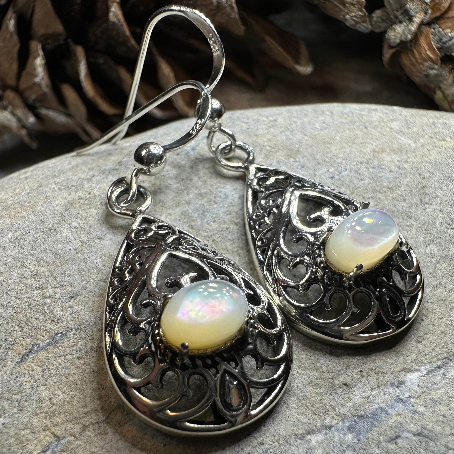 Alby Celtic Raindrop Earrings - Mother of pearl