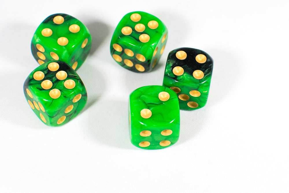 Green and Black 16mm D6 Pipped Dice -
