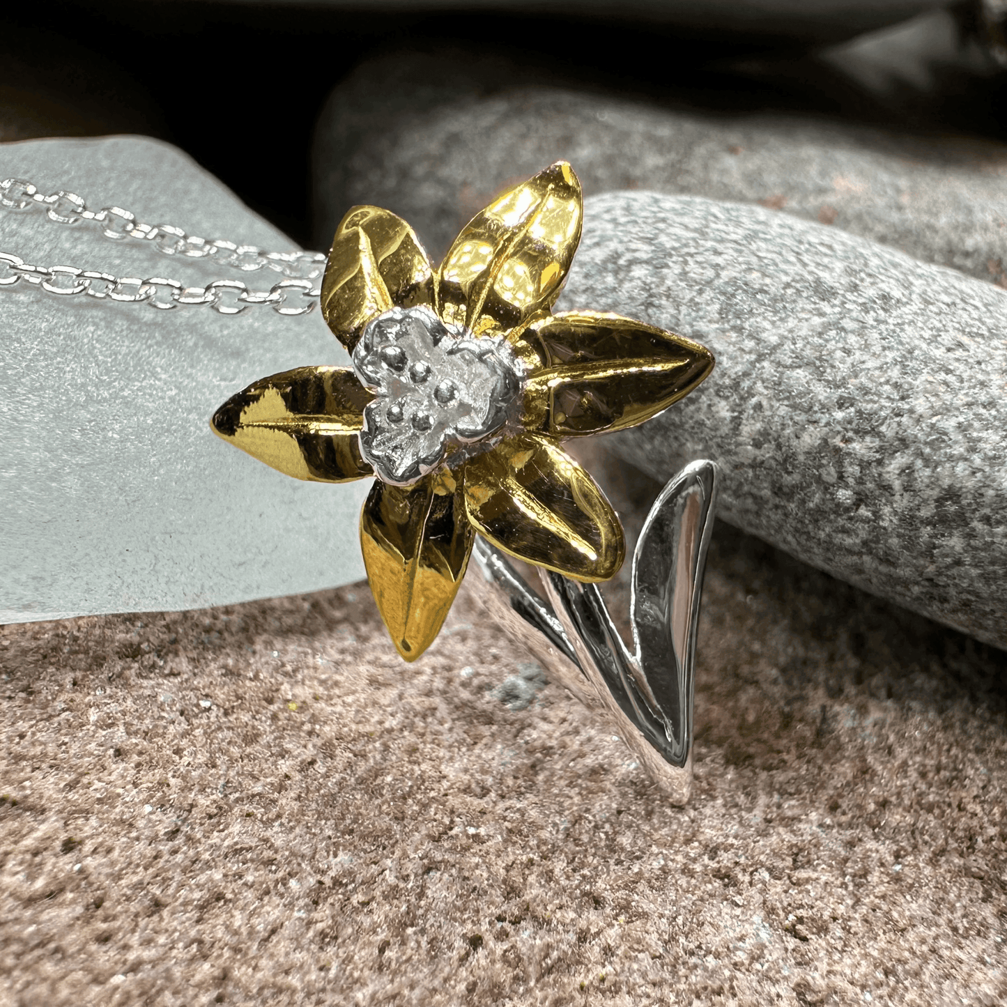 Golden Welsh Daffodil Necklace - 18