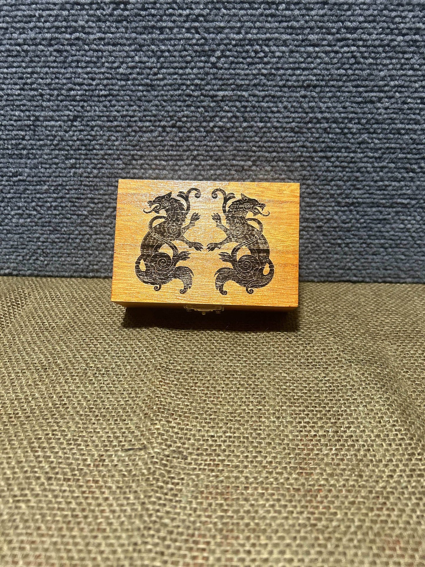 Knotwork Wolves Box -