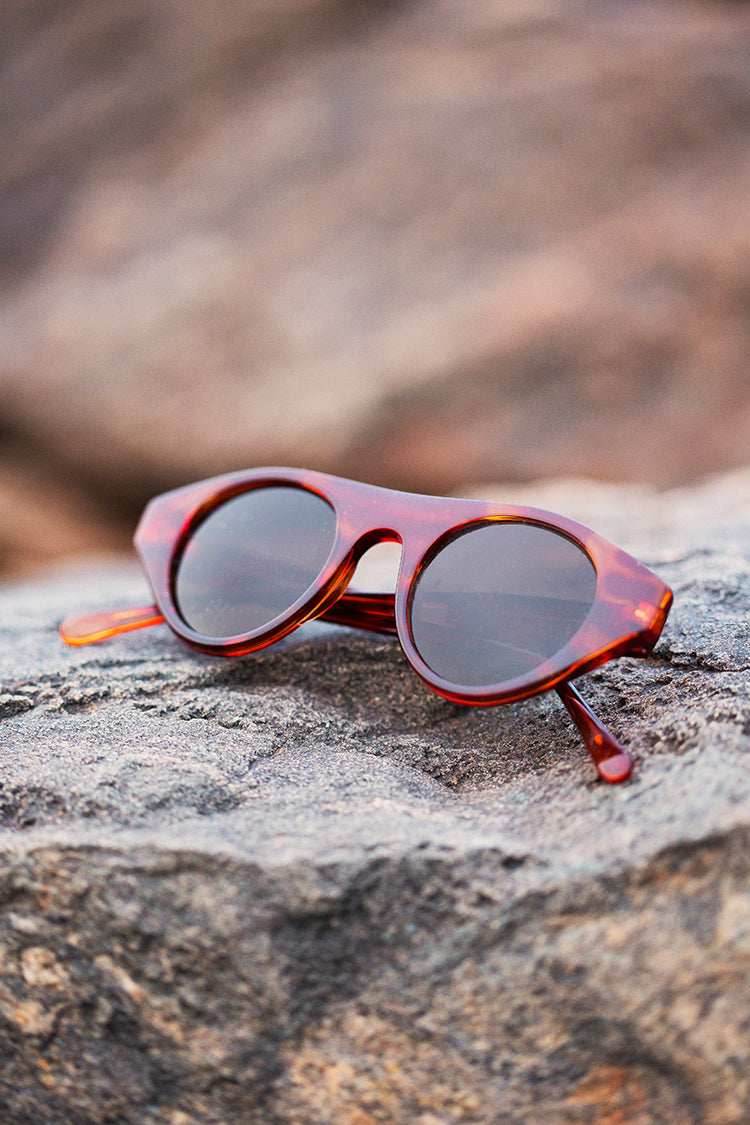 Round 1940s Retro Steampunk Vintage Sunglass - Dieselpunk - Black / Gray Lens