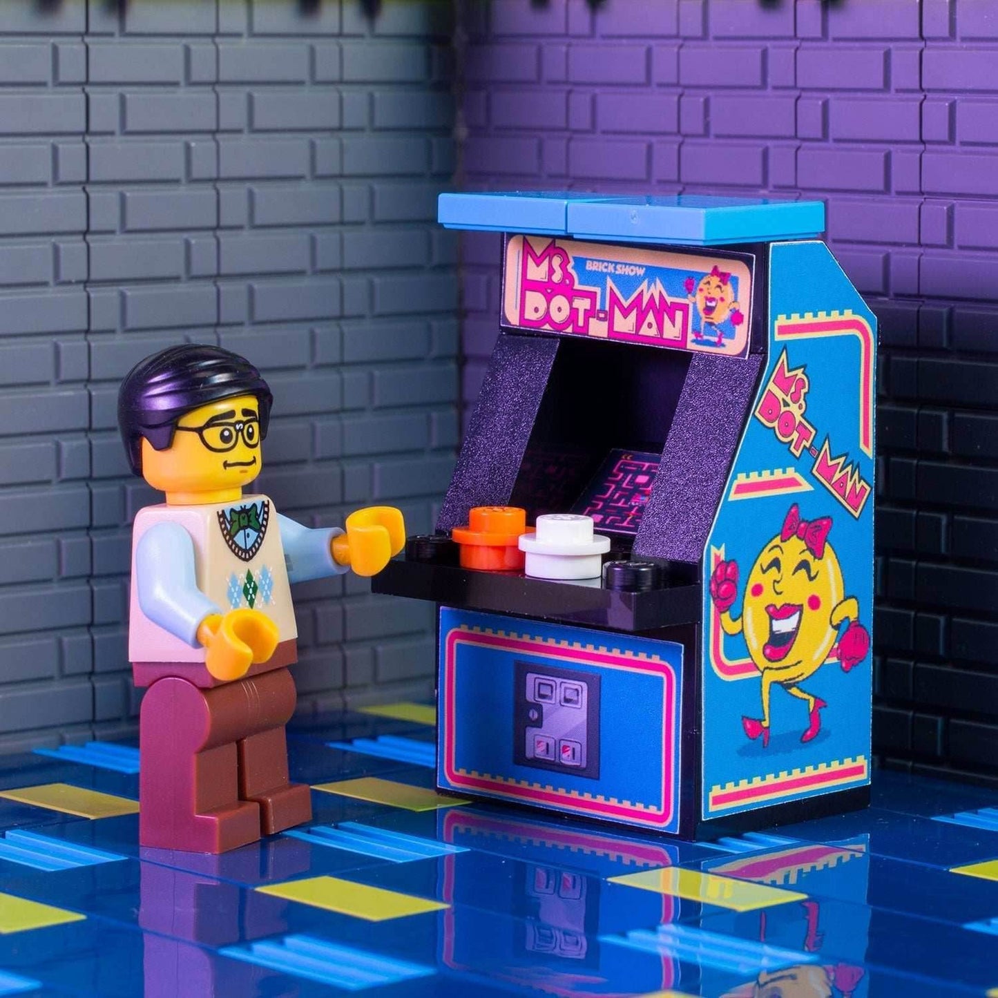 Ms. Dot-Man Custom Arcade Machine made with LEGO parts - B3 Customs -