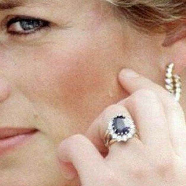 Princess Diana Sapphire Engagement Ring - 5