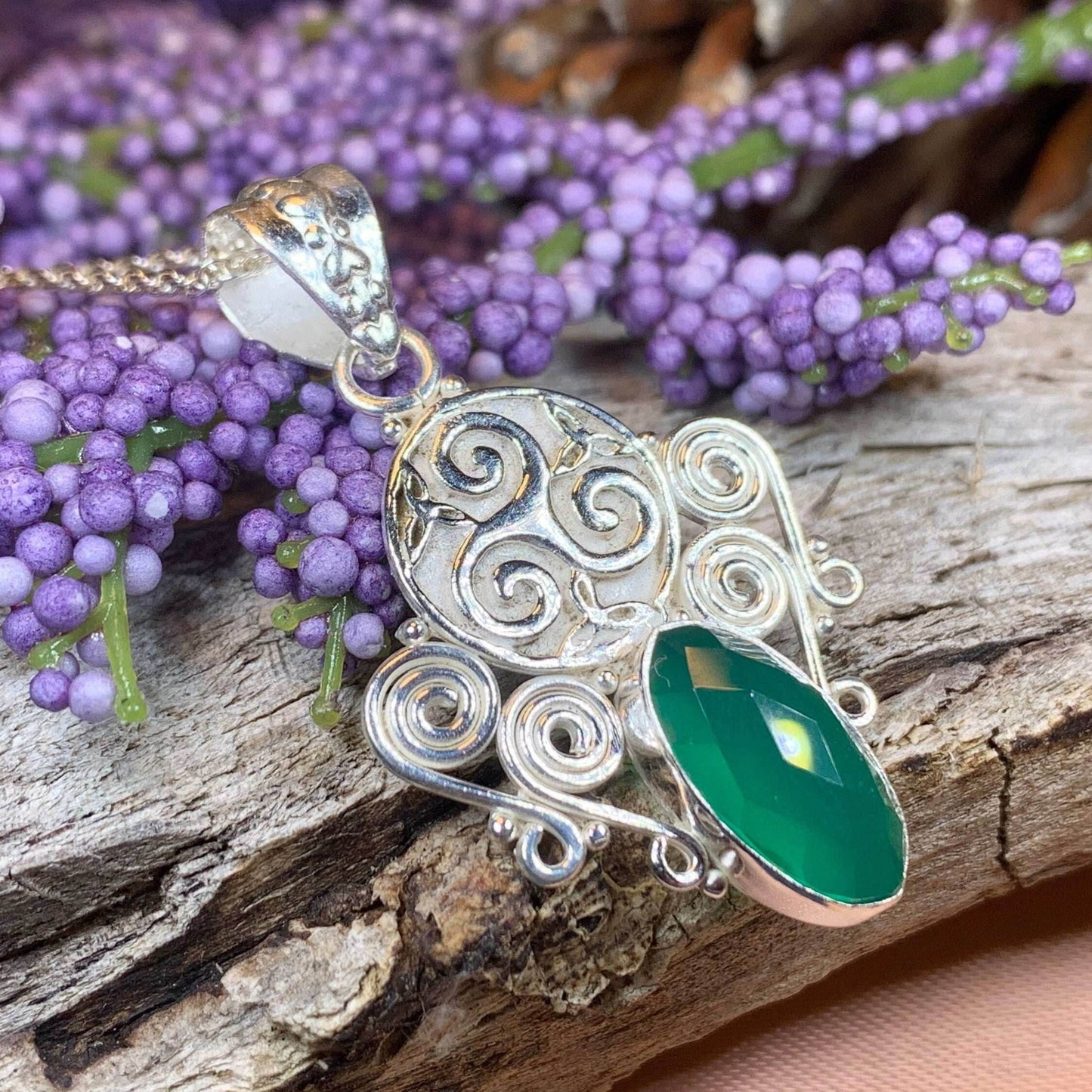 Lyria Celtic Triple Spiral Necklace - 18 / Azurite