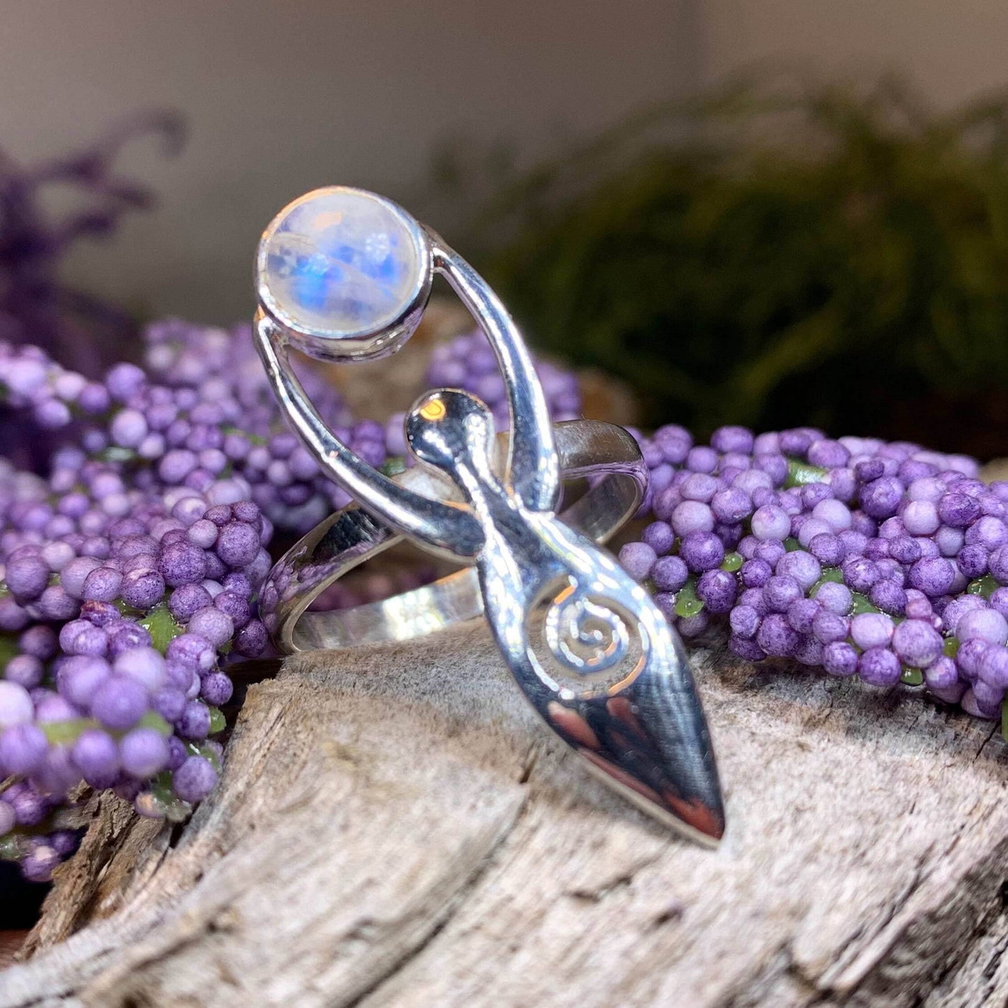 Celtic Danu Goddess Ring - 6 / Moonstone