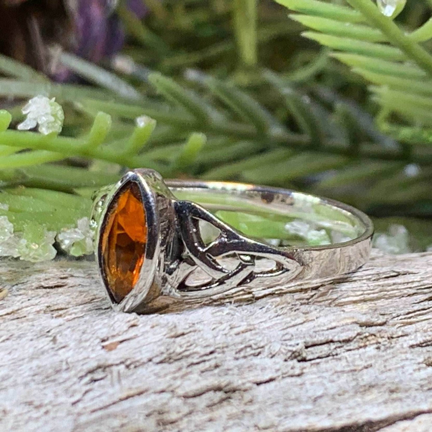 Shannon Celtic Ring - 6 / Garnet