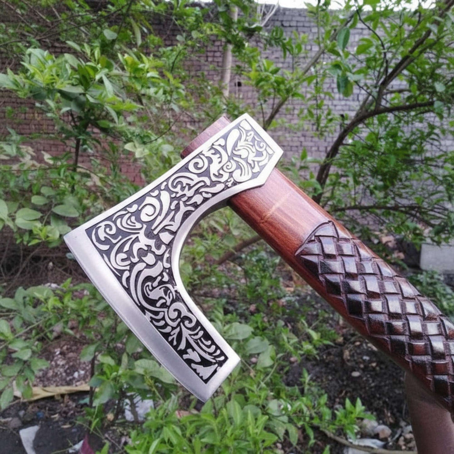 Traditional Viking Skeggøx Bearded Axe – Etched Steel Blade with Sculpted Wood Shaft