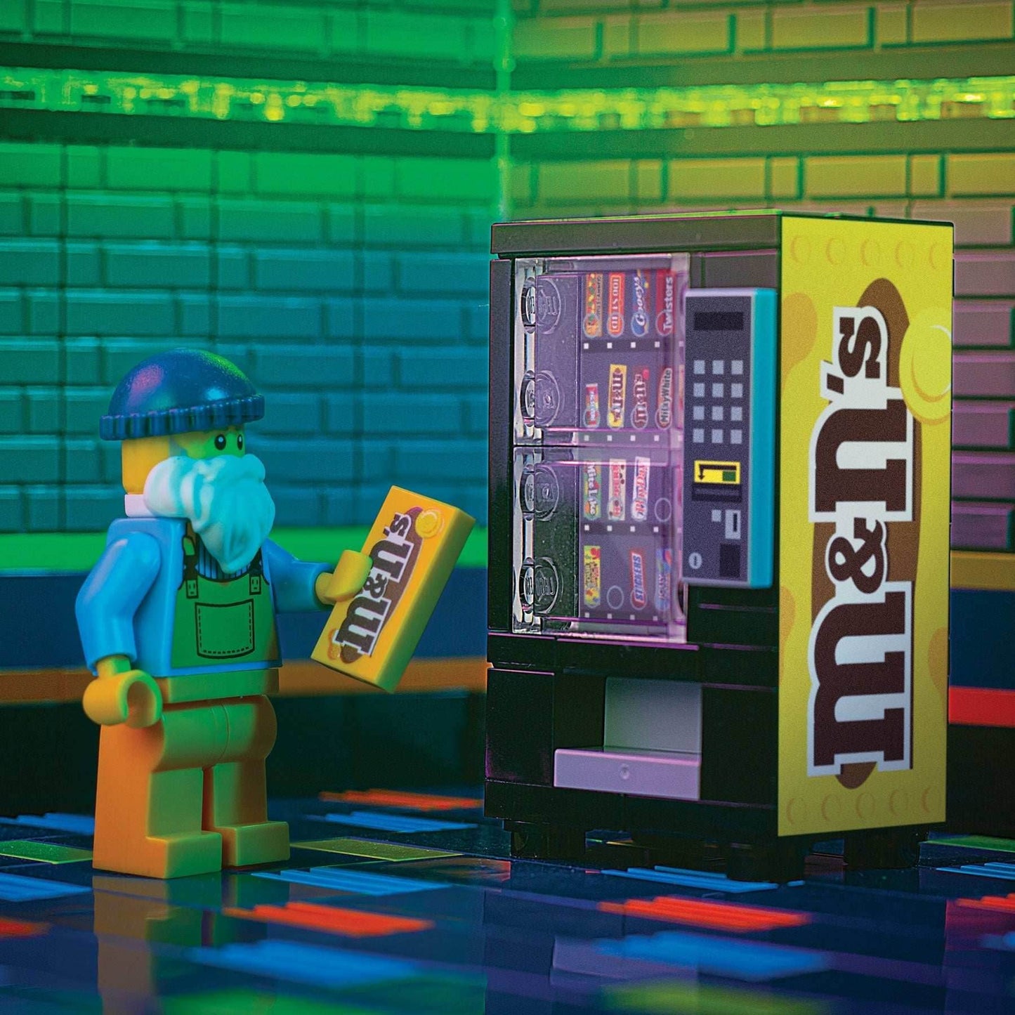 M&Ns (Peanut) Candy Vending Machine made using LEGO parts - B3 Customs -
