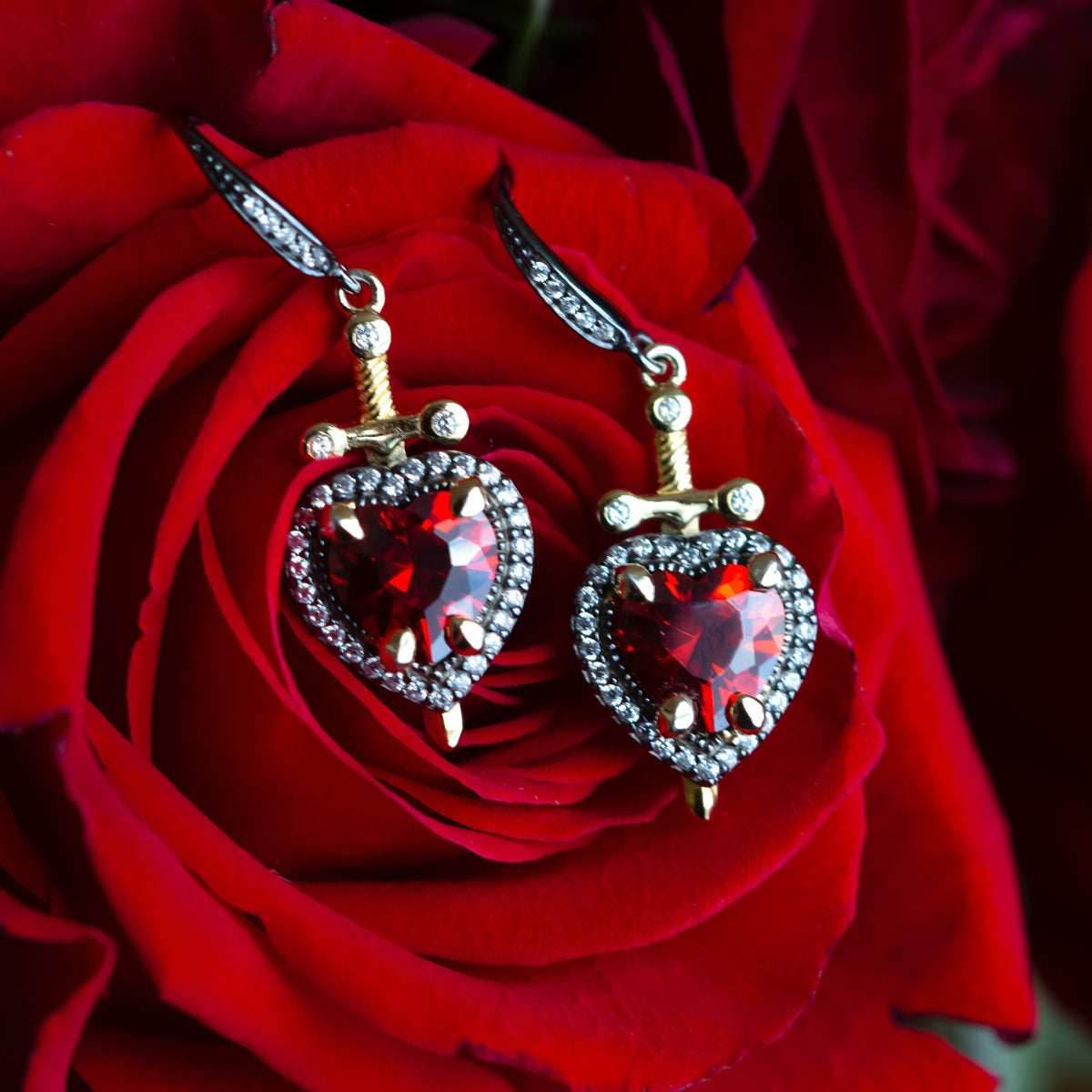 Disney X RockLove SNOW WHITE Dagger Heart Earrings - 