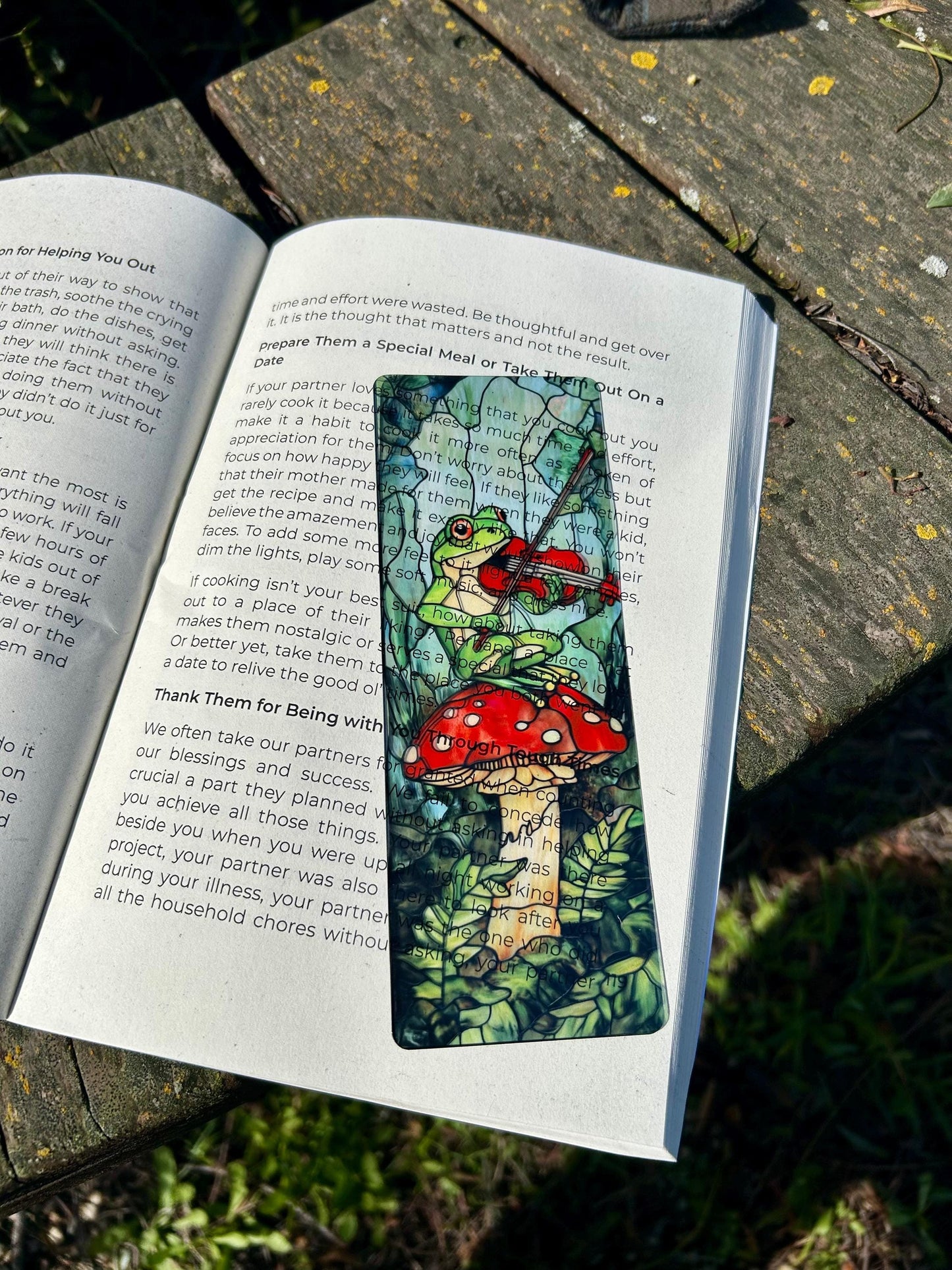 Whimsical Frog on Toadstool Figurine - Handcrafted Nature-Inspired Decor - Perfect for Garden, Home, or Gift - Cute Animal Figurine