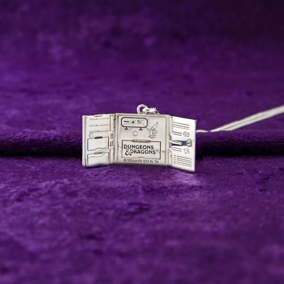 Dungeons and Dragons X RockLove Dungeon Master Game Screen Necklace - 