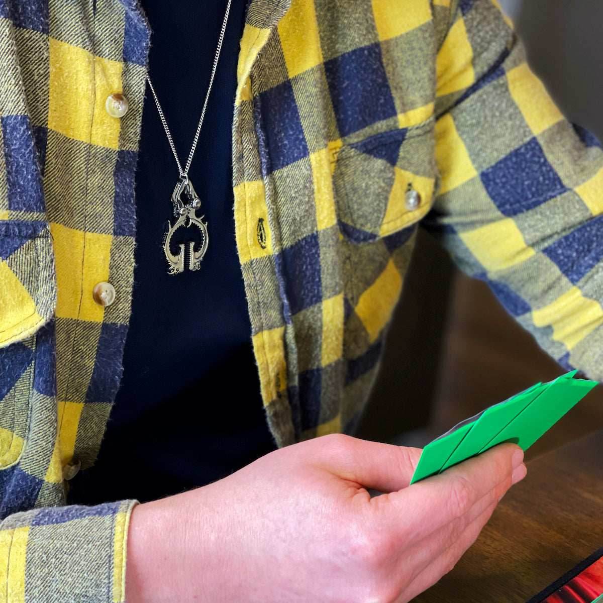 Magic: The Gathering X RockLove Black Vise Necklace - 