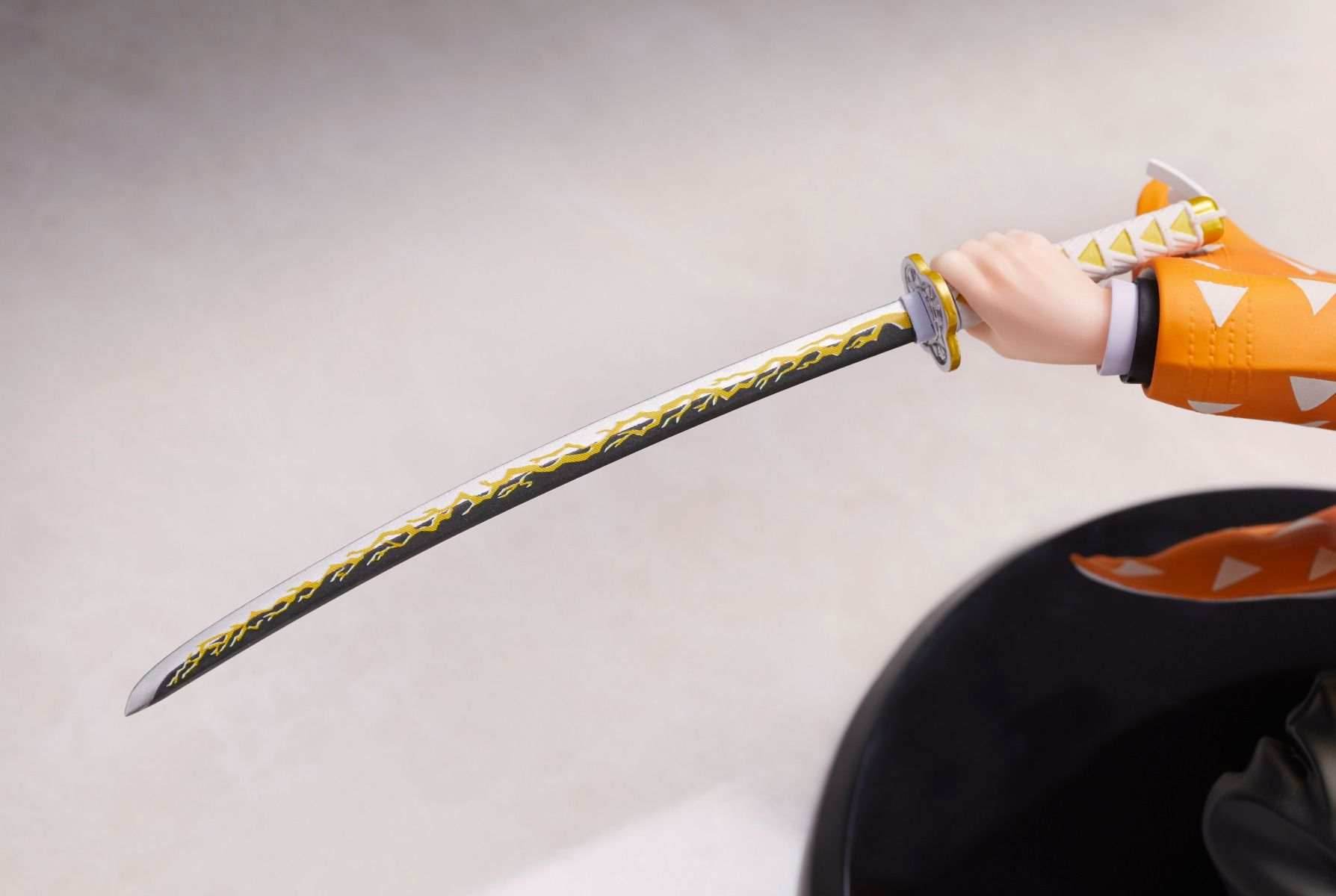 Demon Slayer Kimetsu no Yaiba: Zenitsu Agatsuma 1/8 Scale Figure by Aniplex - 