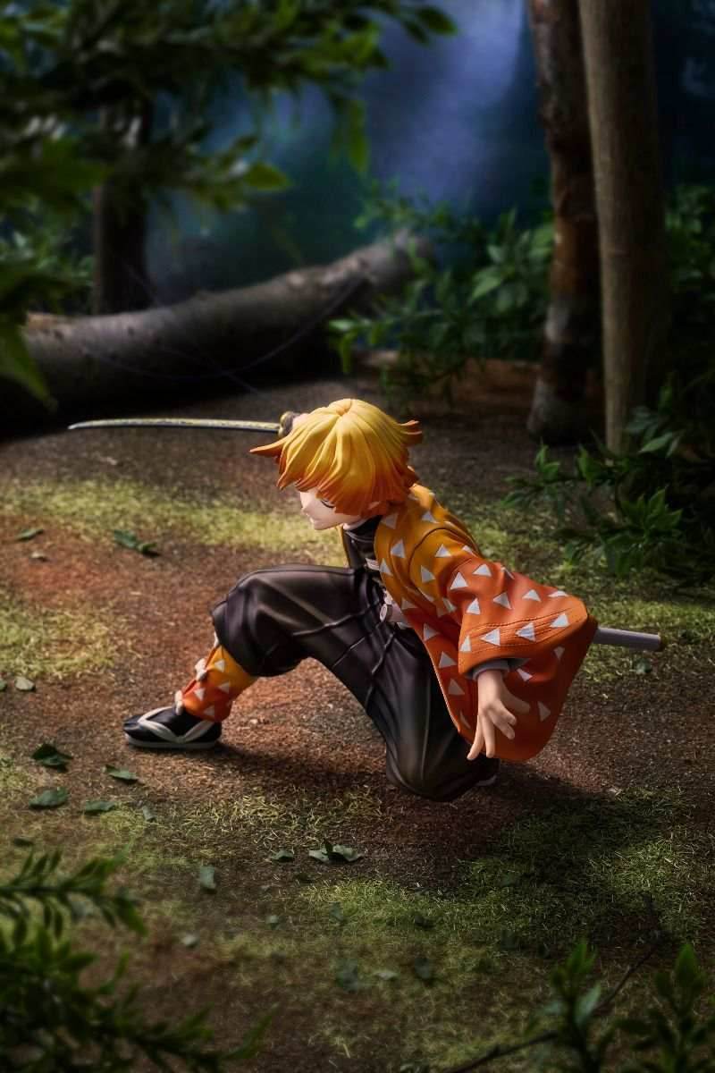 Demon Slayer Kimetsu no Yaiba: Zenitsu Agatsuma 1/8 Scale Figure by Aniplex - 