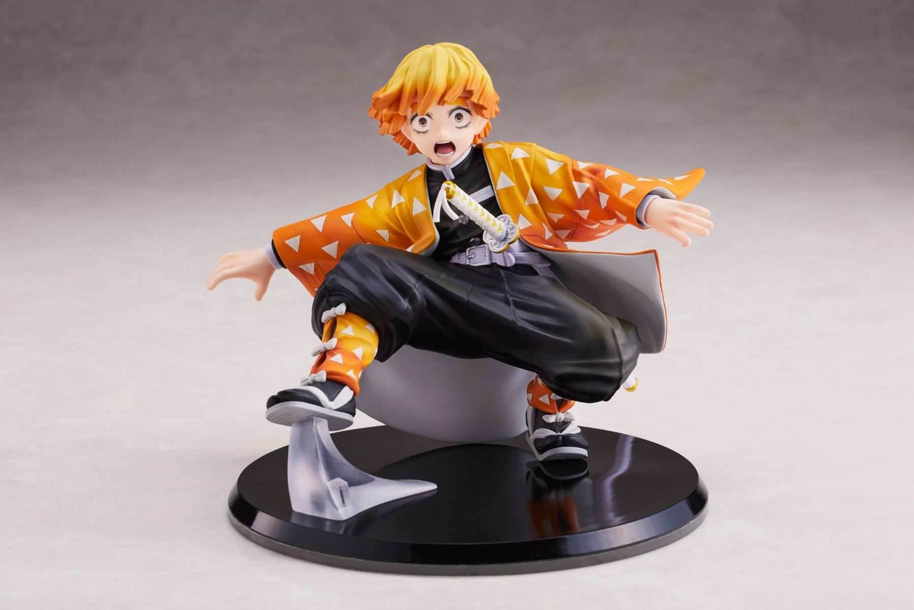 Demon Slayer Kimetsu no Yaiba: Zenitsu Agatsuma 1/8 Scale Figure by Aniplex - 