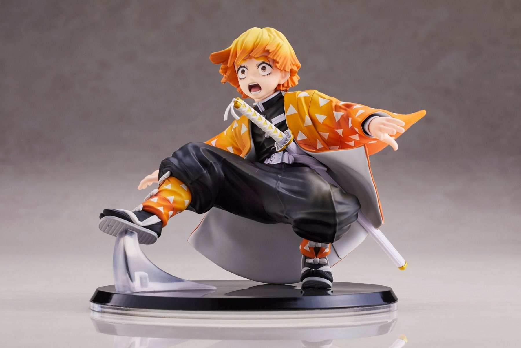 Demon Slayer Kimetsu no Yaiba: Zenitsu Agatsuma 1/8 Scale Figure by Aniplex - 