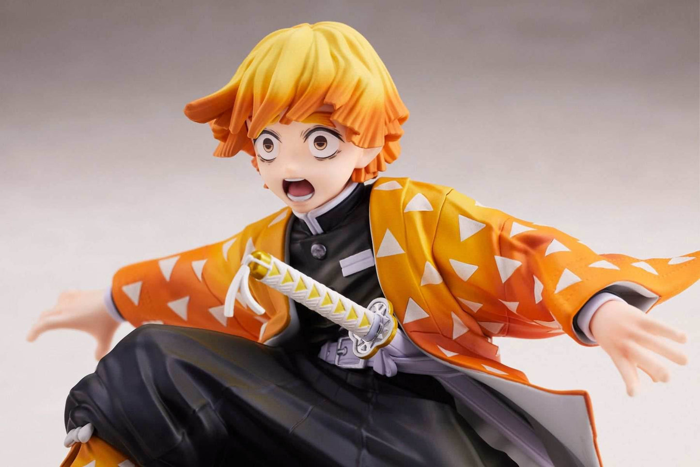 Demon Slayer Kimetsu no Yaiba: Zenitsu Agatsuma 1/8 Scale Figure by Aniplex - 
