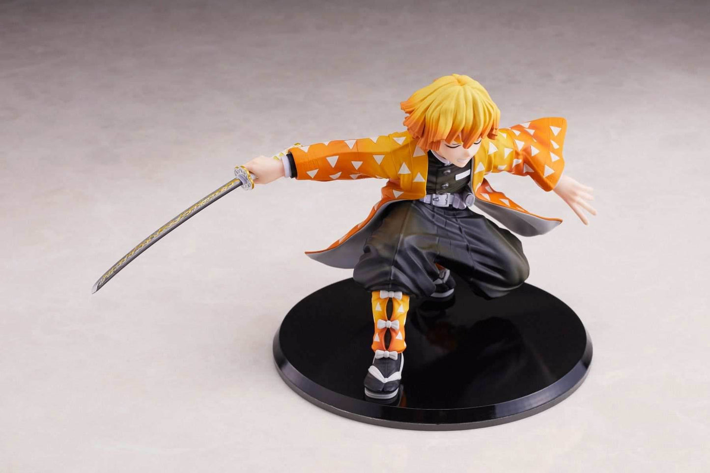 Demon Slayer Kimetsu no Yaiba: Zenitsu Agatsuma 1/8 Scale Figure by Aniplex - 