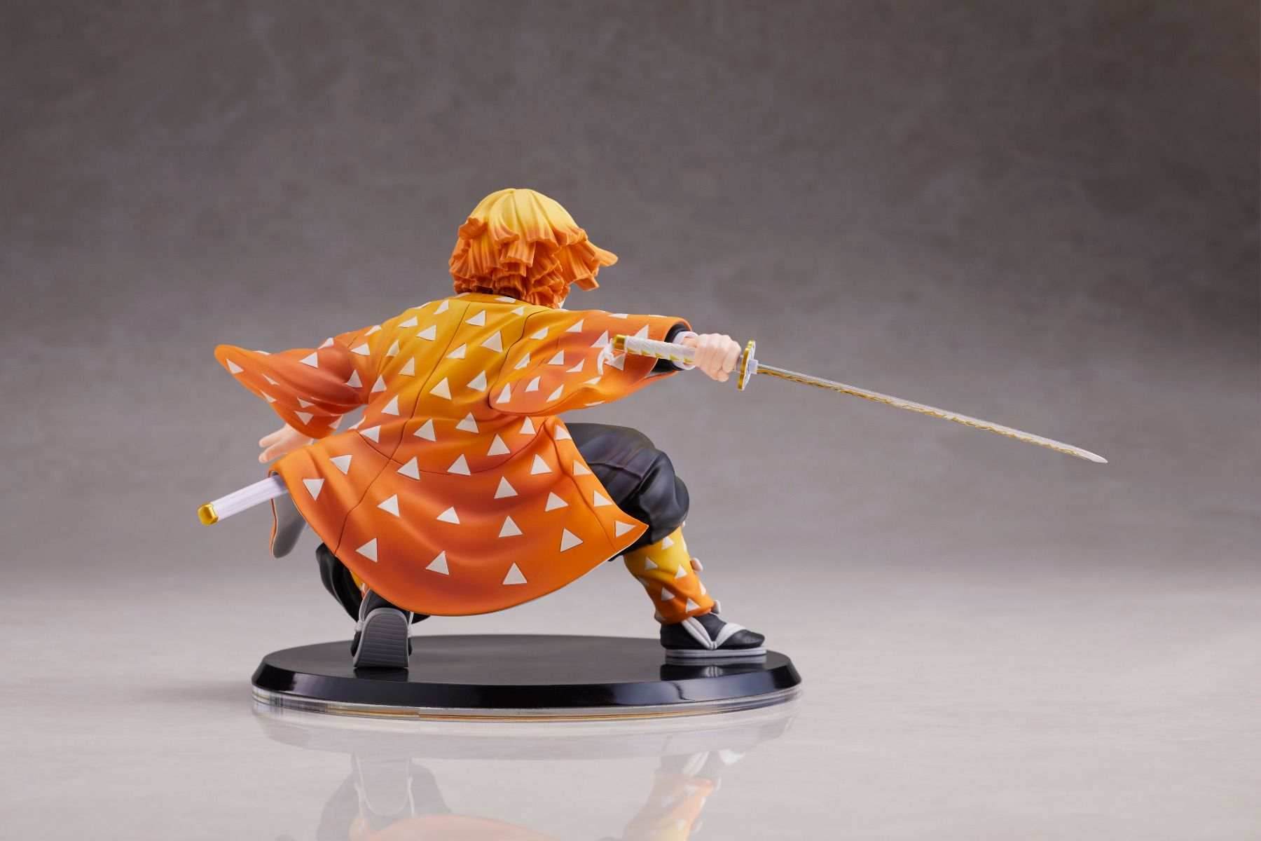 Demon Slayer Kimetsu no Yaiba: Zenitsu Agatsuma 1/8 Scale Figure by Aniplex - 