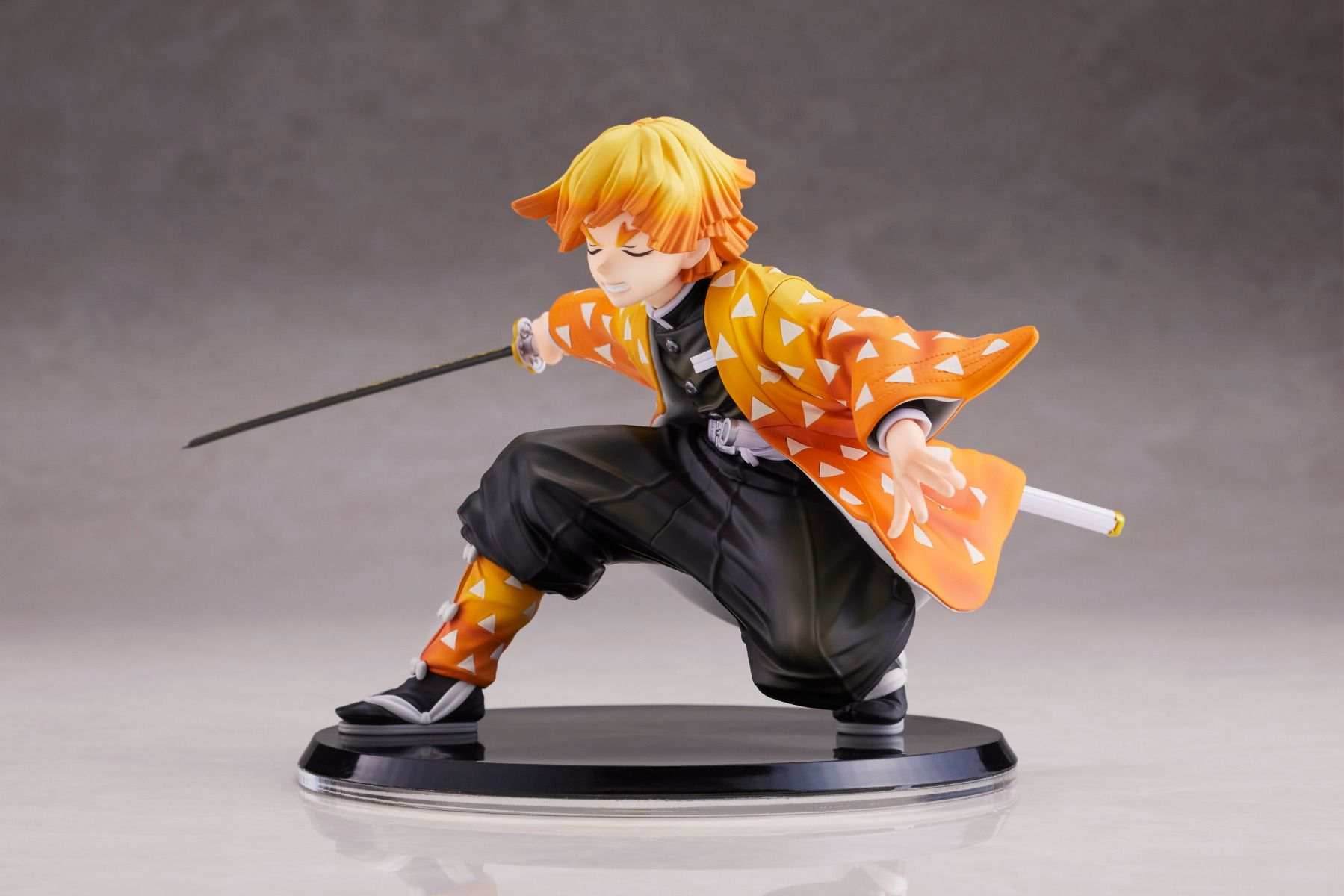 Demon Slayer Kimetsu no Yaiba: Zenitsu Agatsuma 1/8 Scale Figure by Aniplex - 