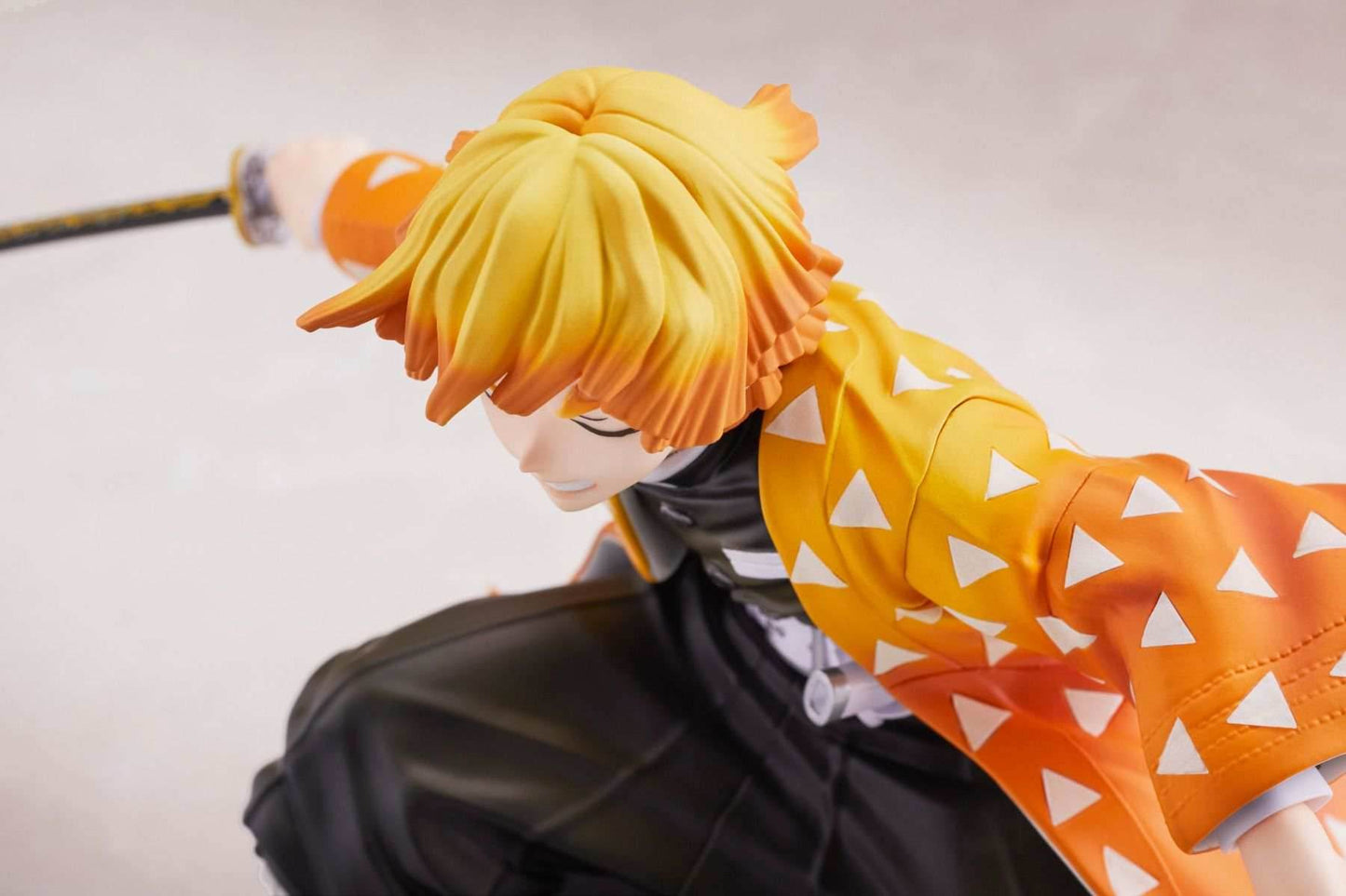 Demon Slayer Kimetsu no Yaiba: Zenitsu Agatsuma 1/8 Scale Figure by Aniplex - 