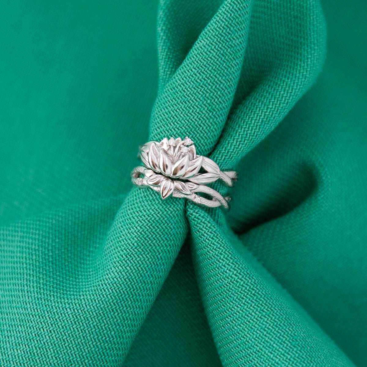 Disney X RockLove DISNEY THE PRINCESS AND THE FROG Tiana Water Lily Stacker Rings - Yellow Gold Plated / Size 5