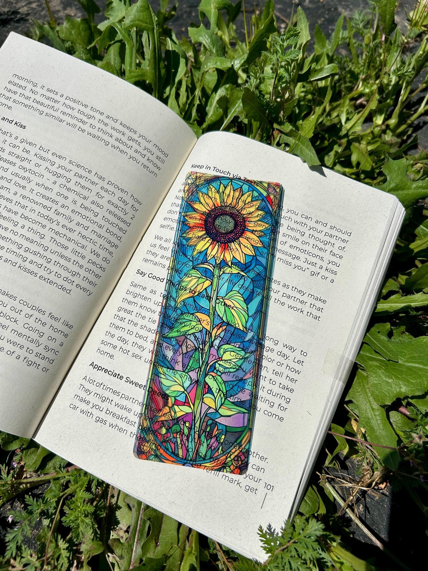 Stained Glass Sunflower Bookmark - Vibrant Sunflower Art, Nature-Inspired Gift, Golden Sunflower Bookmark