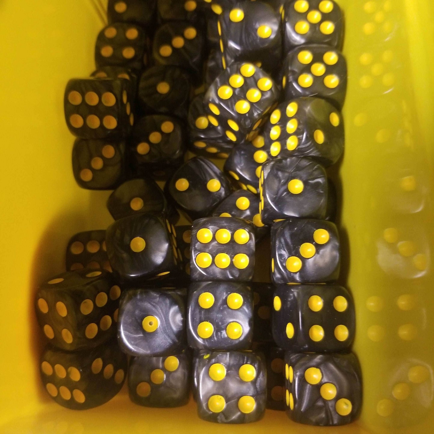 Pearl/Swirl Pipped d6 Dice Orange/Pink/Maroon/Electric Yellow/Brown/Blue/Green/Cranberry 16mm (SOLD BY PIECE) - black w/yellow pips