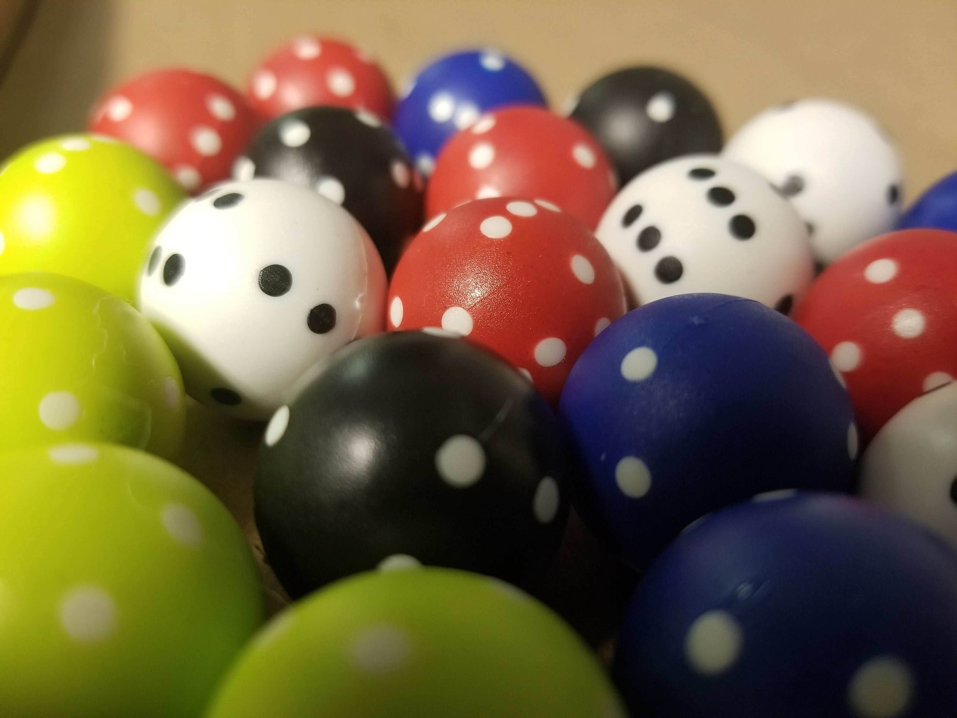 Round Opaque with White Pips D6 22mm (7/8in) 1 Single Die Koplow Games (random color) - 