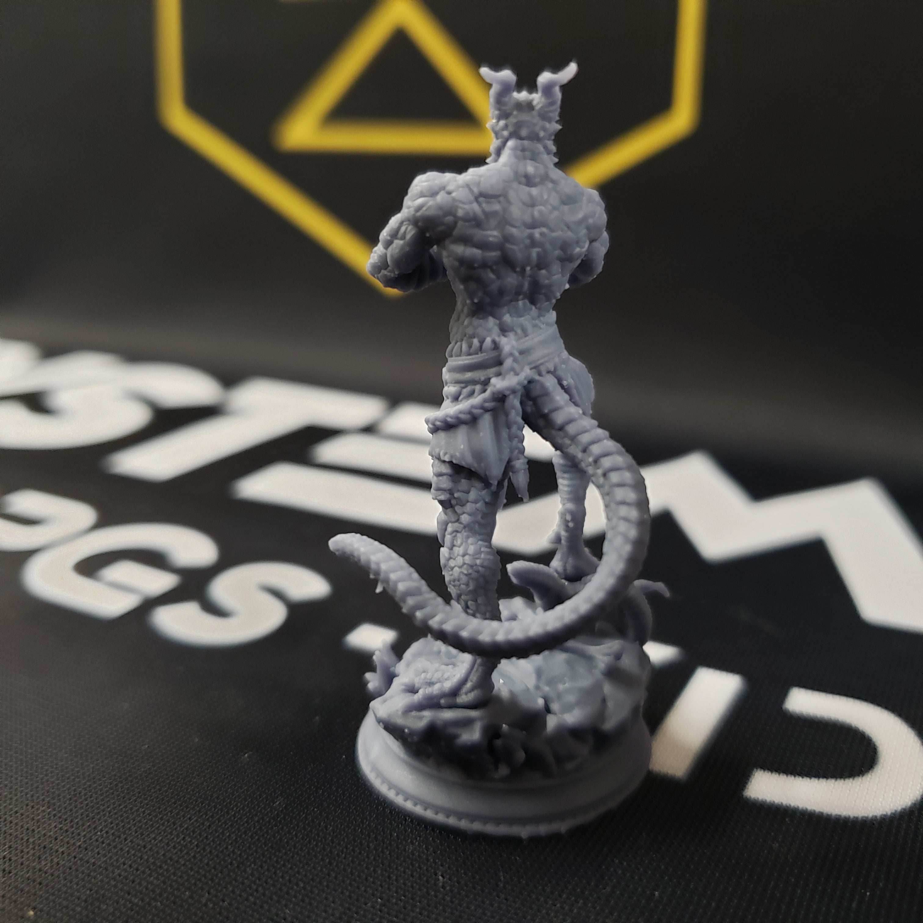 Kuthrak'va, Dragonborn Pugilist (Male Dragonborn Fighter) - 32mm Scale
