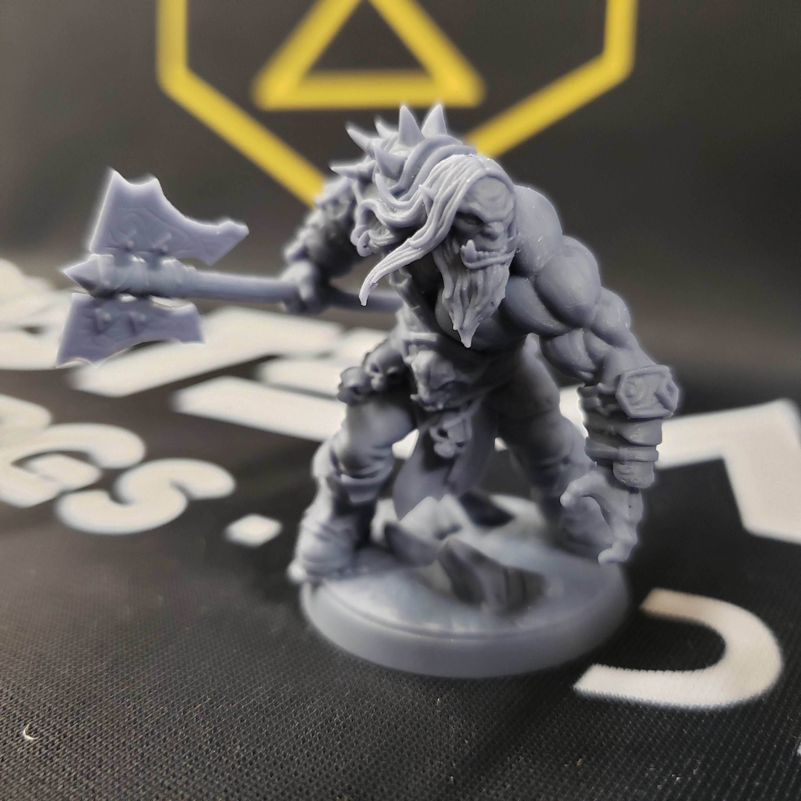 Blackcrag Mountain Orc - Sculpt Option A (Male Orc Barbarian) - With Hair / Empty / Sword