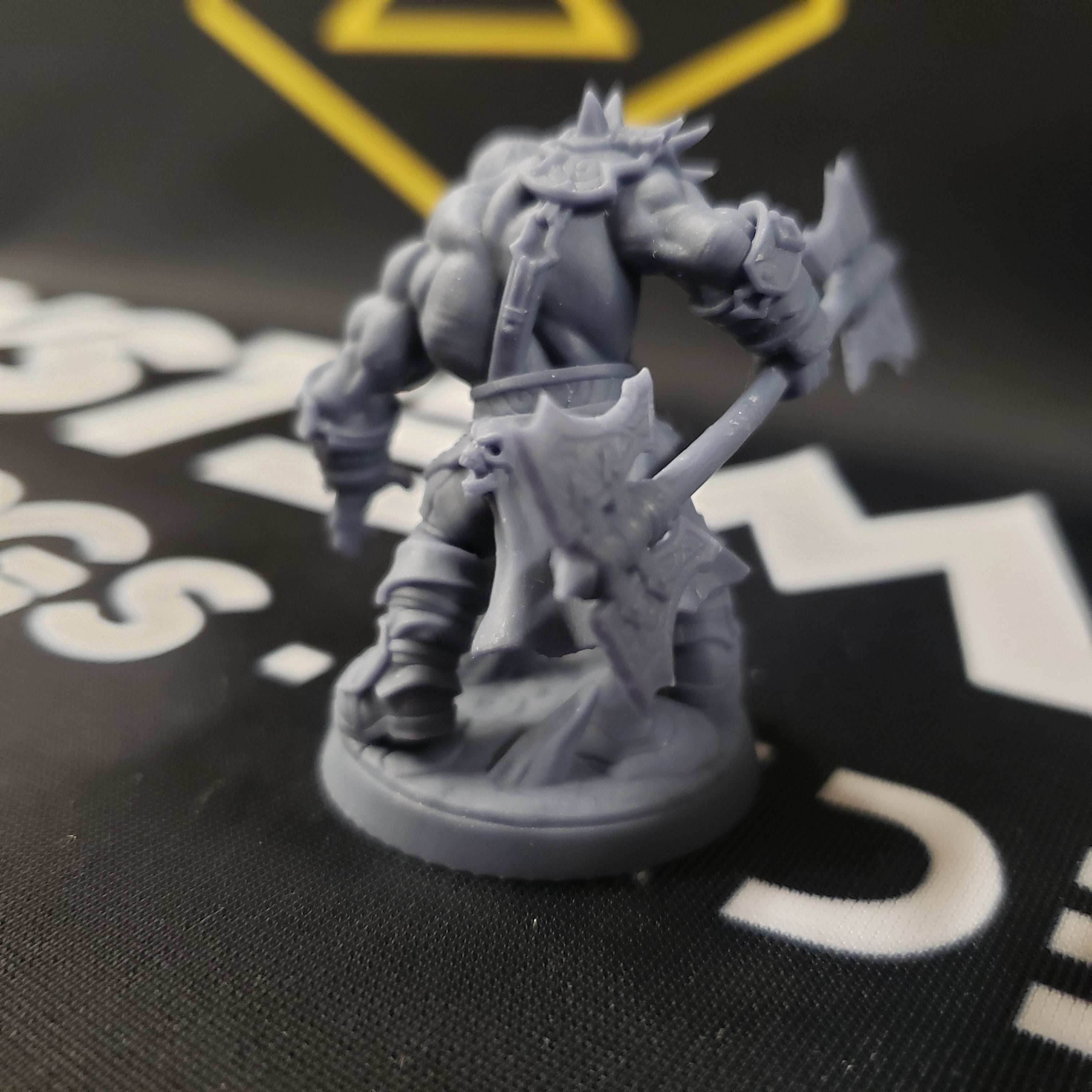 Blackcrag Mountain Orc - Sculpt Option A (Male Orc Barbarian) - With Hair / Empty / Sword