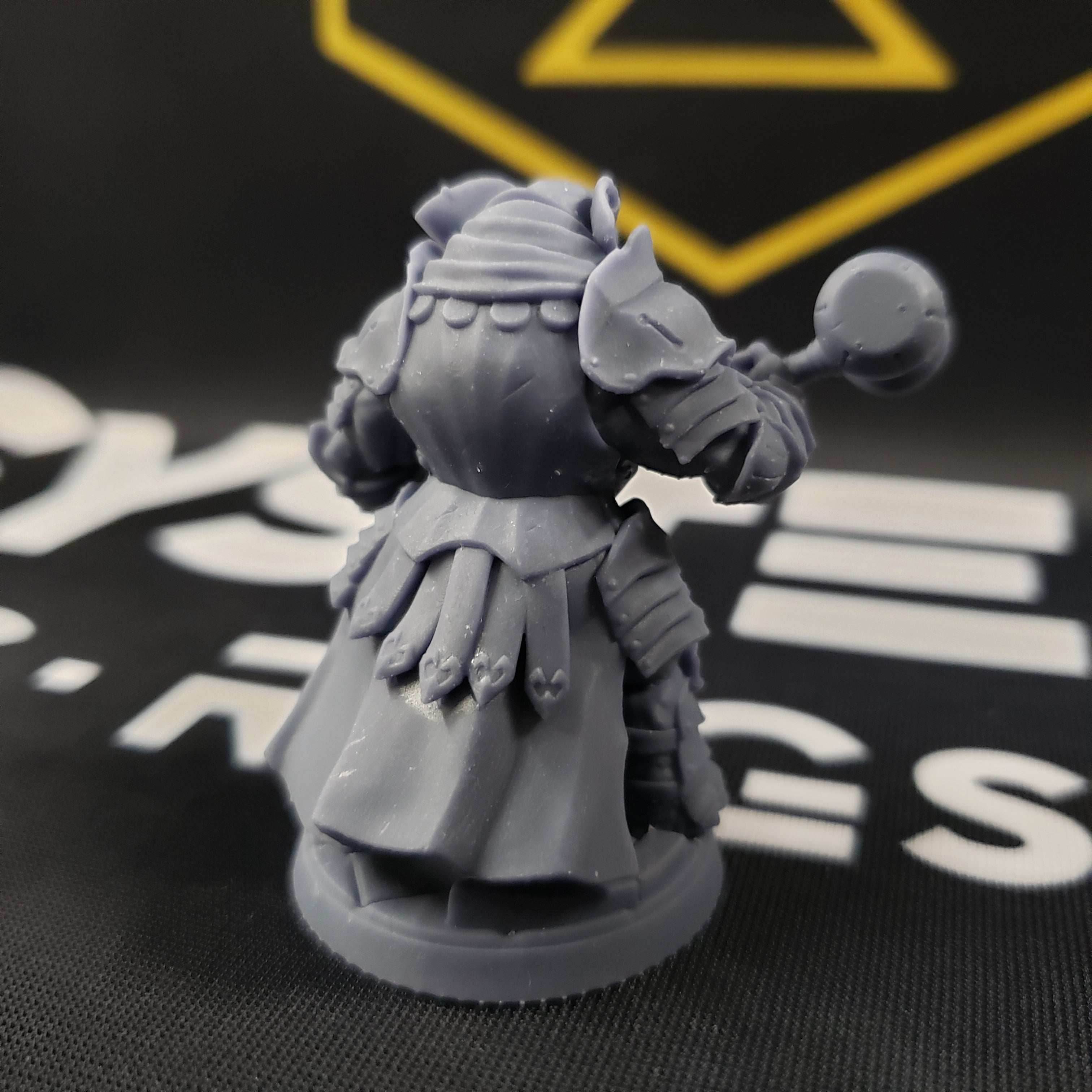 Ivory Sentinel - Sculpt F (Female Loxodon Warrior) - With Helmet / Two-Handed Maul