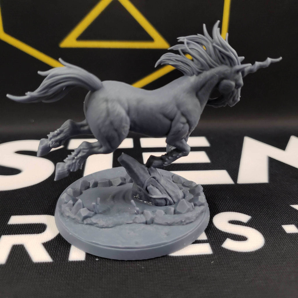 Tempest the Celestial Steed (With or Without Rider) - Pegasus / No Rider (Wild)