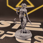Syntheia the Daring (Female Tiefling Rogue Scoundrel) - 32mm Scale