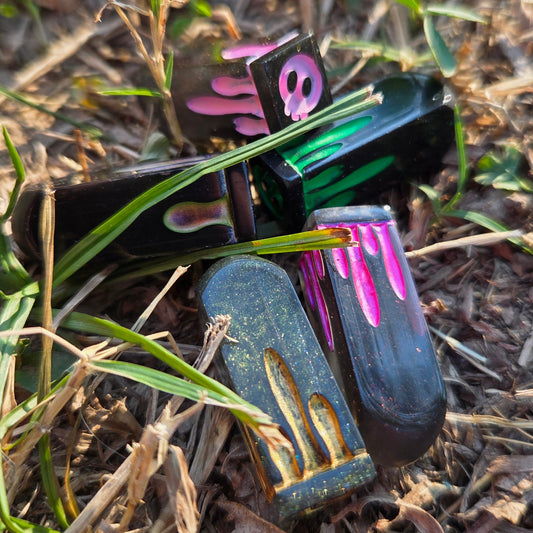 Poisoner's Vial Alternative Shaped Functional TTRPG Handmade Resin D4 Gaming Dice