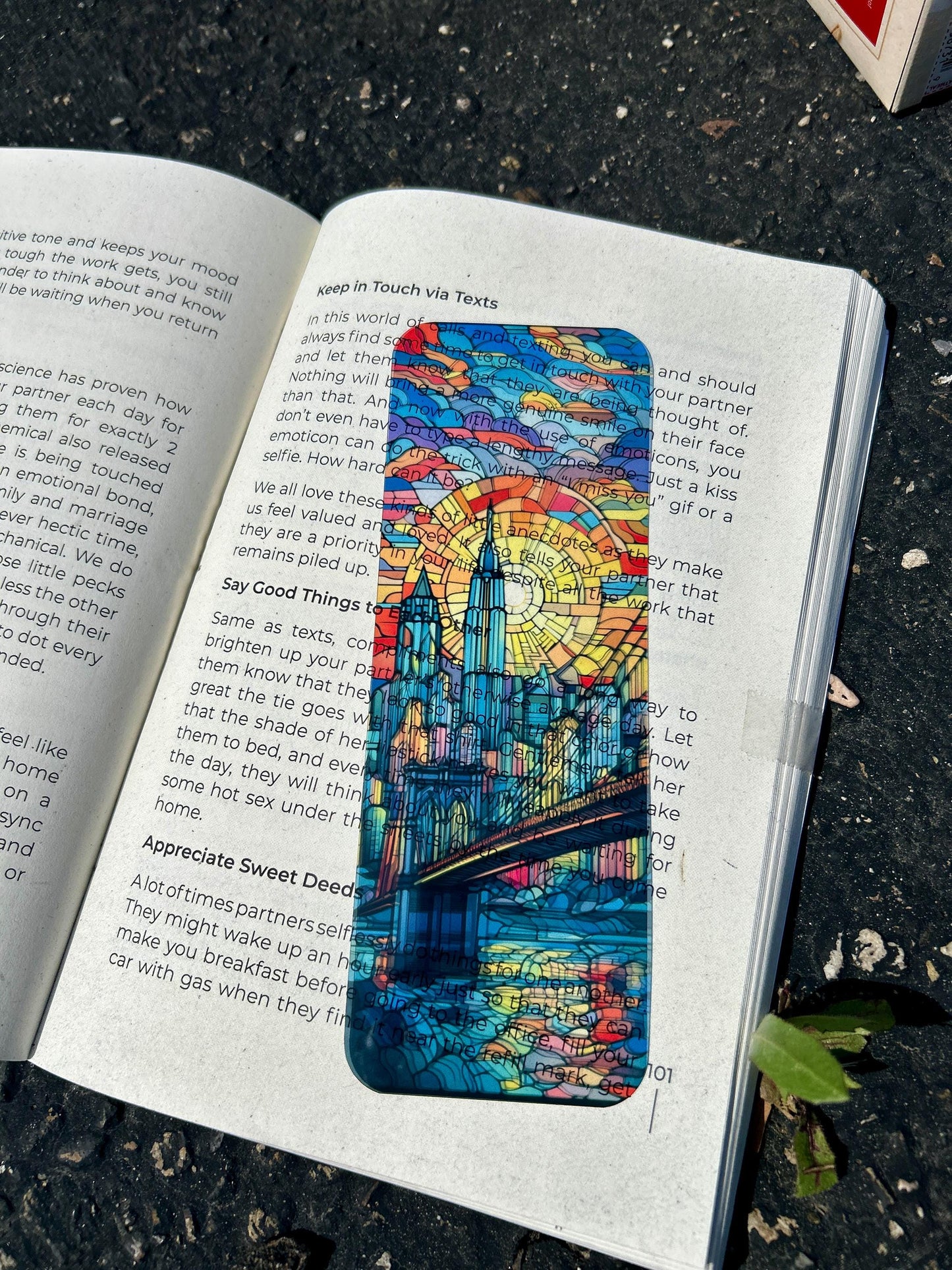 Brooklyn Bridge Stained Glass Bookmark – Iconic NYC Landmark, Unique Gift for Travelers & Architecture Lovers