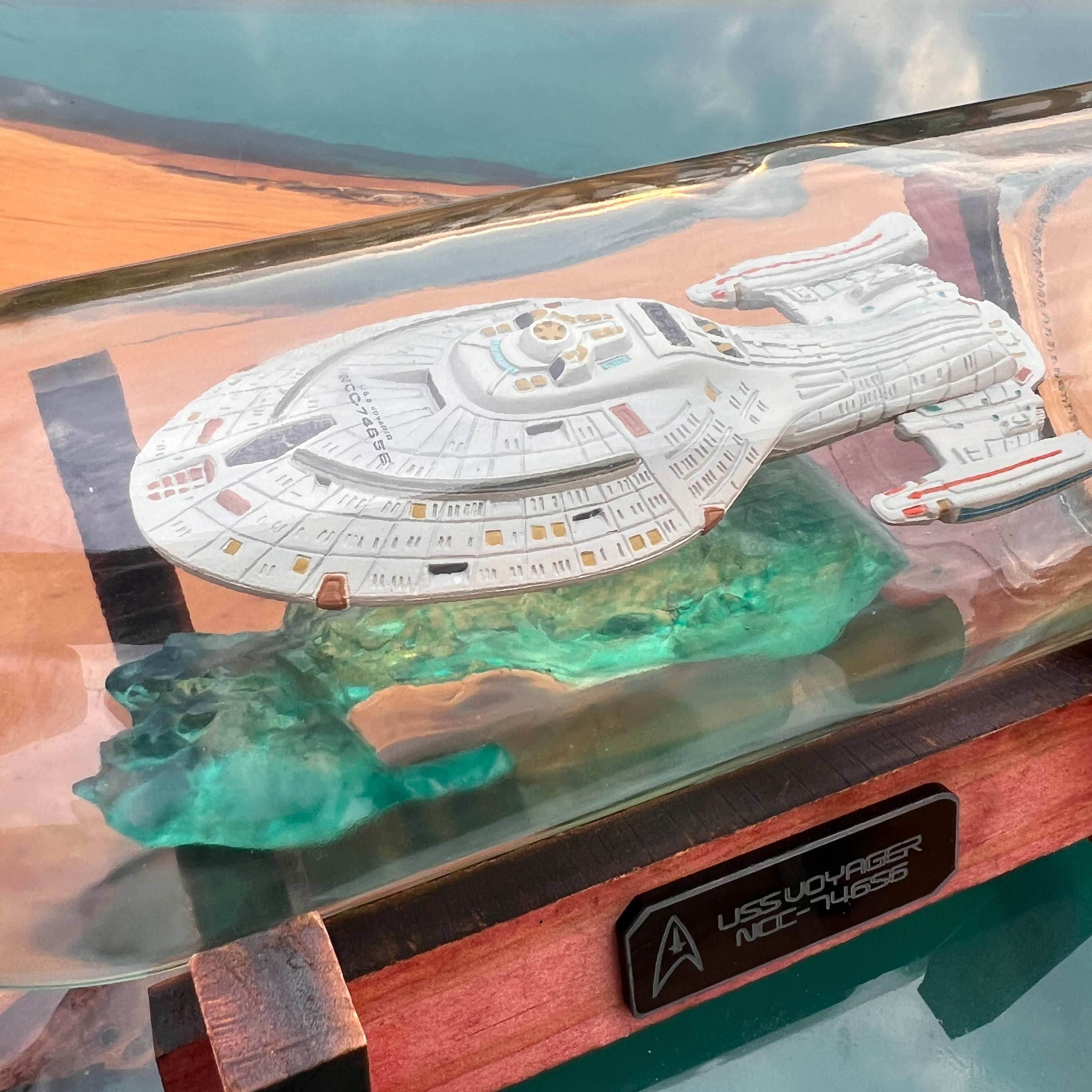 Star Trek NCC-74656 Voyager in a Bottle - 
