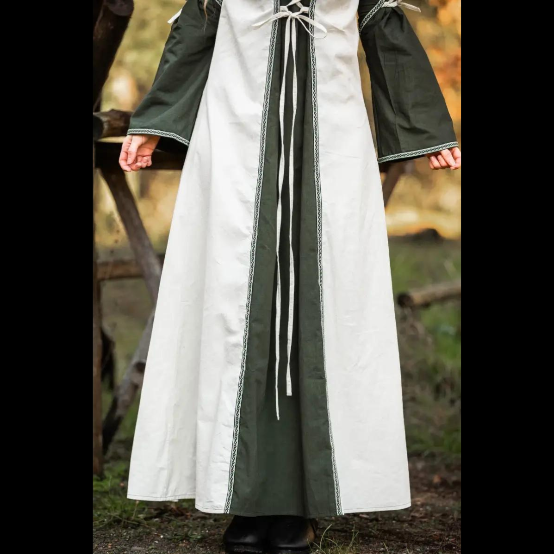 Vestido Vikingo Con Cordones - Vestido Natural y Verde con Borde