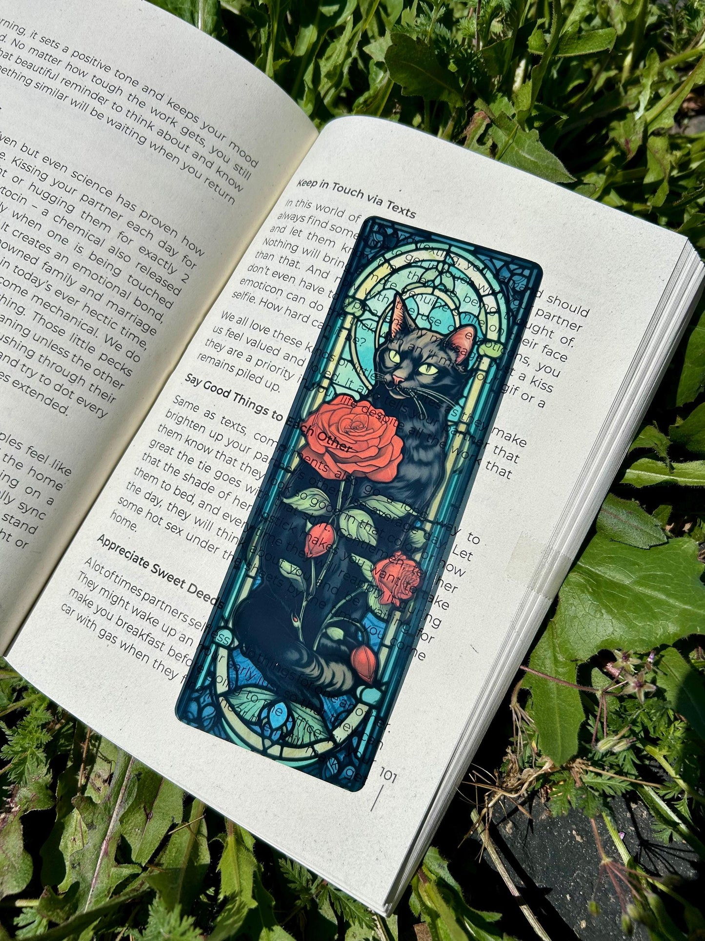 Black Cat Stained Glass Roses Bookmark – Mystical Feline and Floral Design, Enchanting Bookmark for Cat Lovers and Nature Enthusiasts