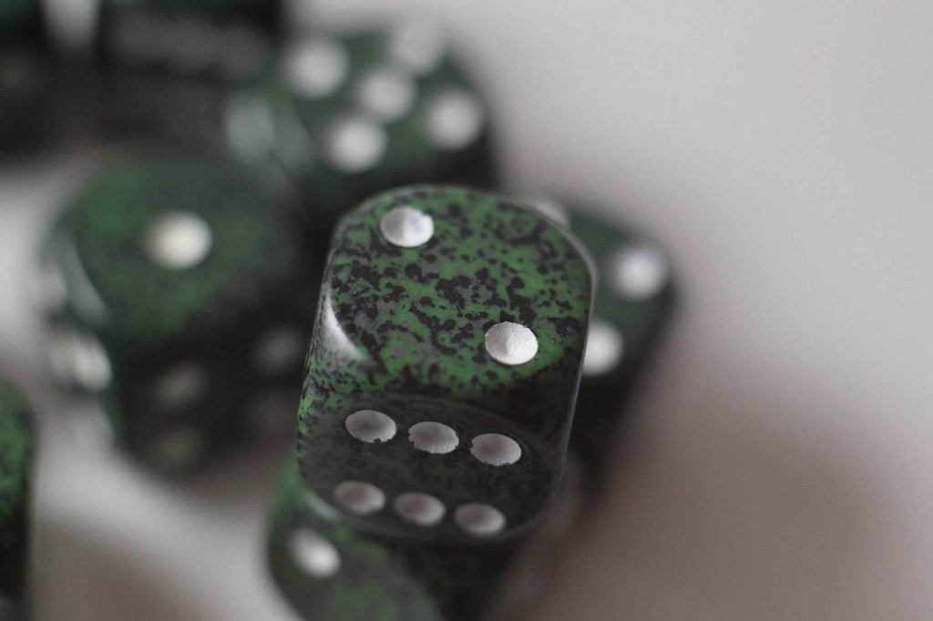Recon Speckled 16mm D6 Pipped | Sold Per Die (Green/White) - 