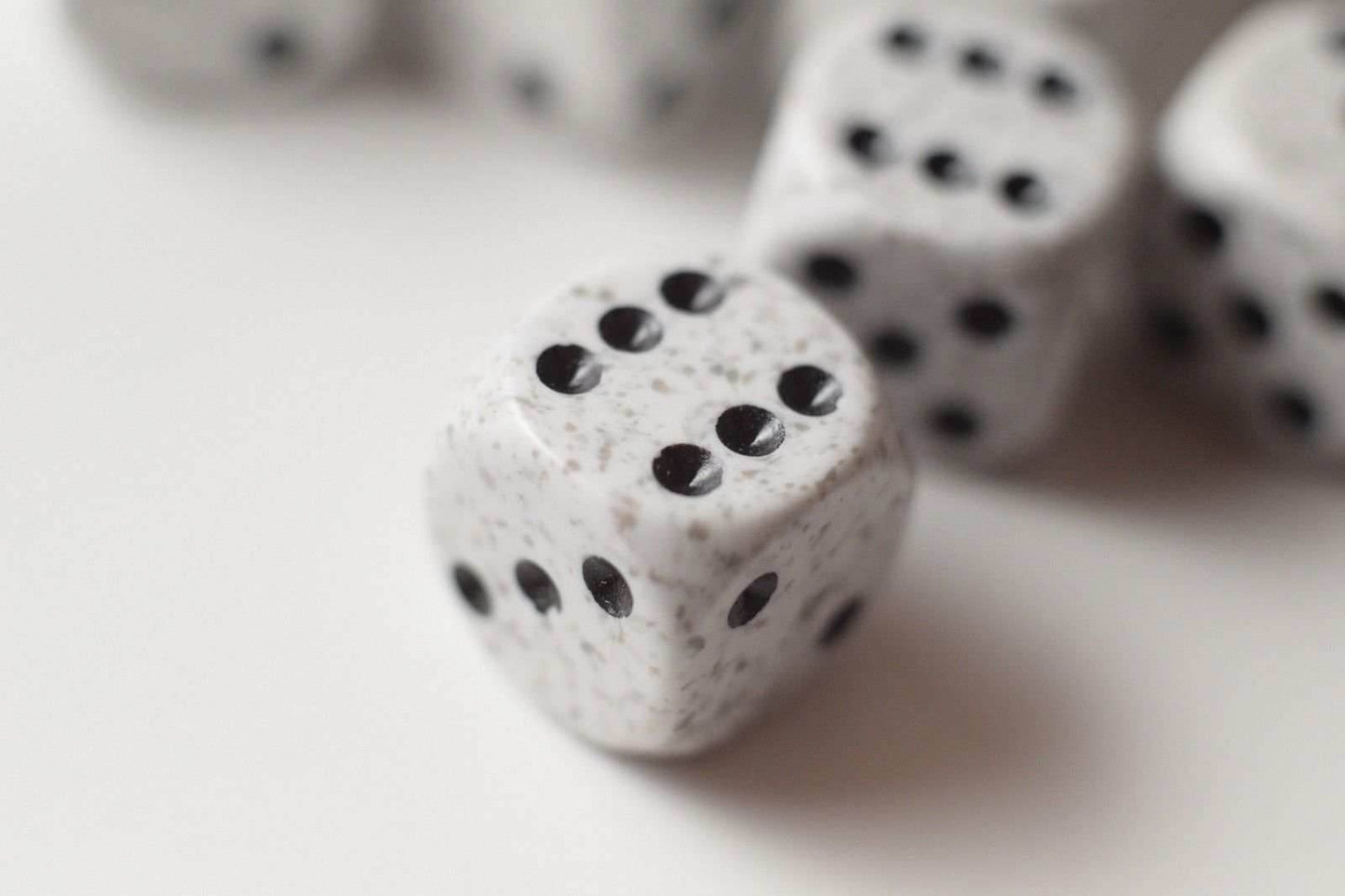 Arctic Camo Speckled 16mm D6 RPG Chessex | Sold Per Piece (White/Black) - 
