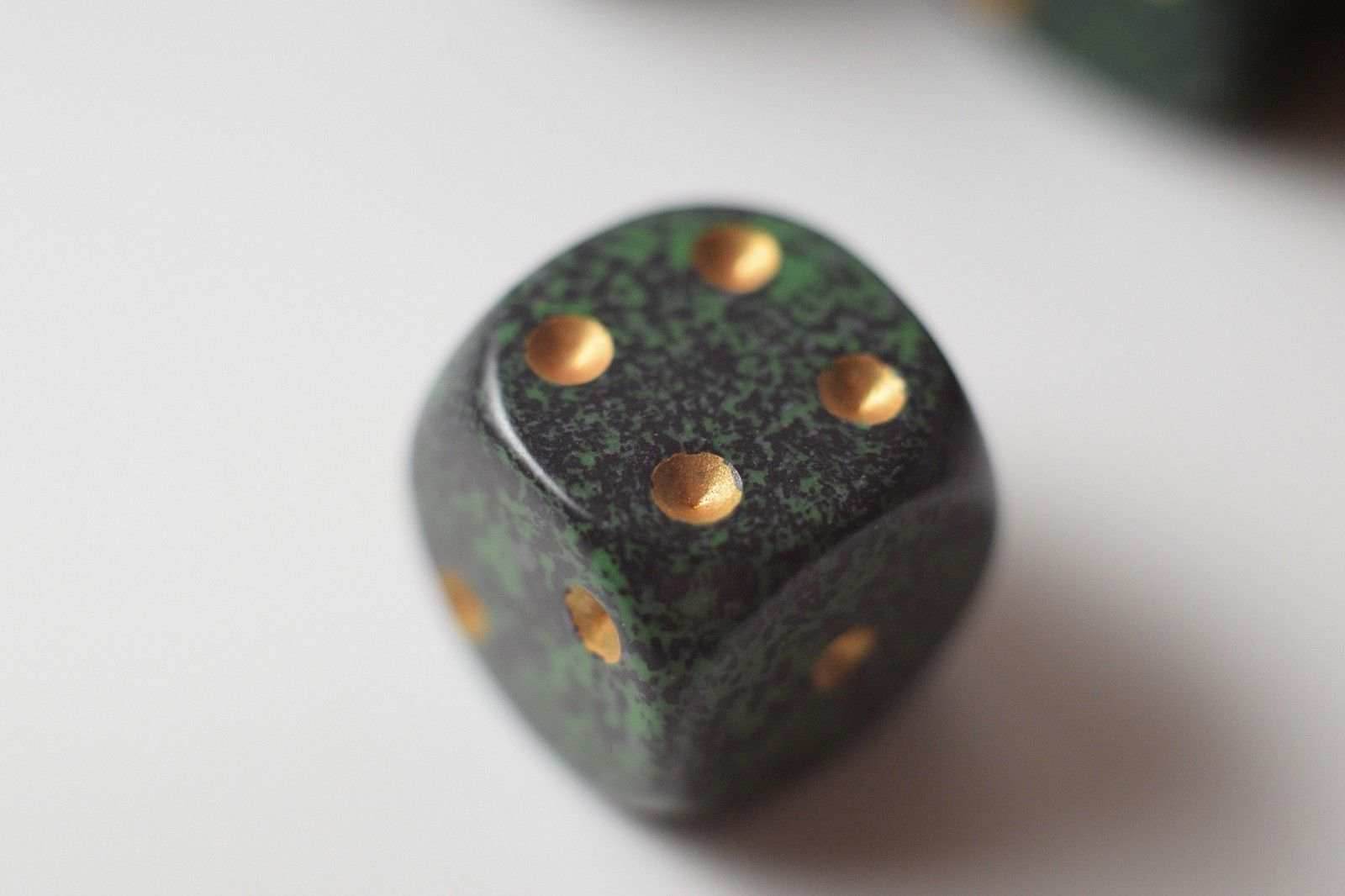 Golden Recon Speckled 16mm D6 Pipped - 