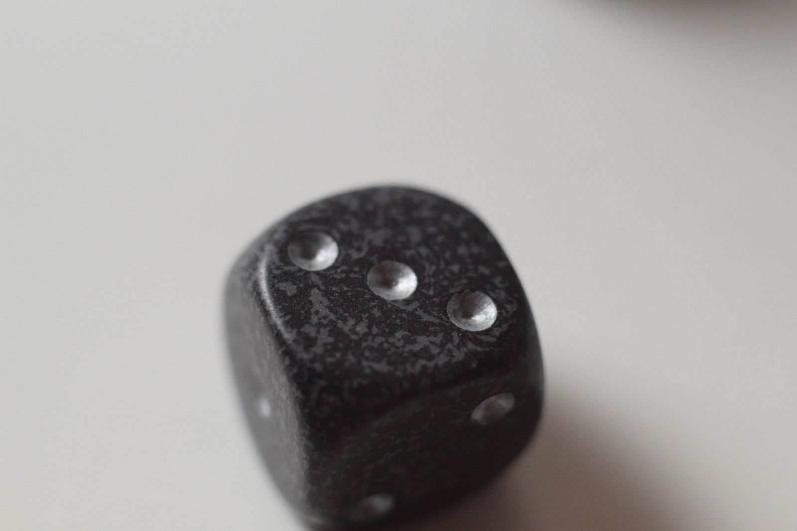 Ninja Speckled 16mm D6 Pipped | Black/Grey (sold per piece) - 