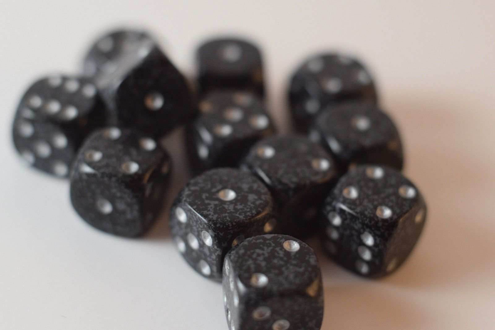 Ninja Speckled 12mm D6 Pipped - 