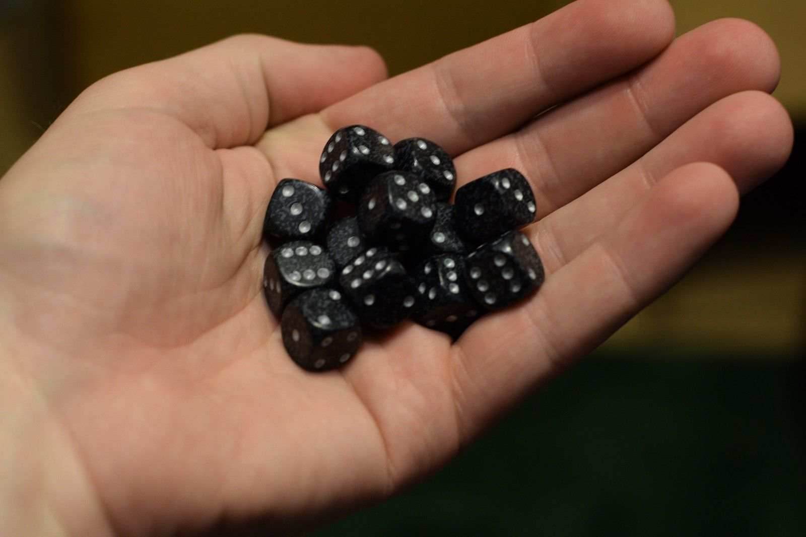 Ninja Speckled 12mm D6 Pipped - 