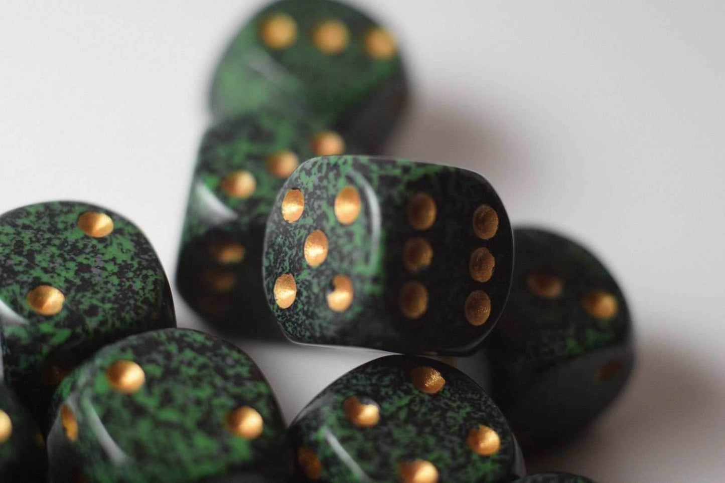 Golden Recon Speckled 16mm D6 Pipped - 