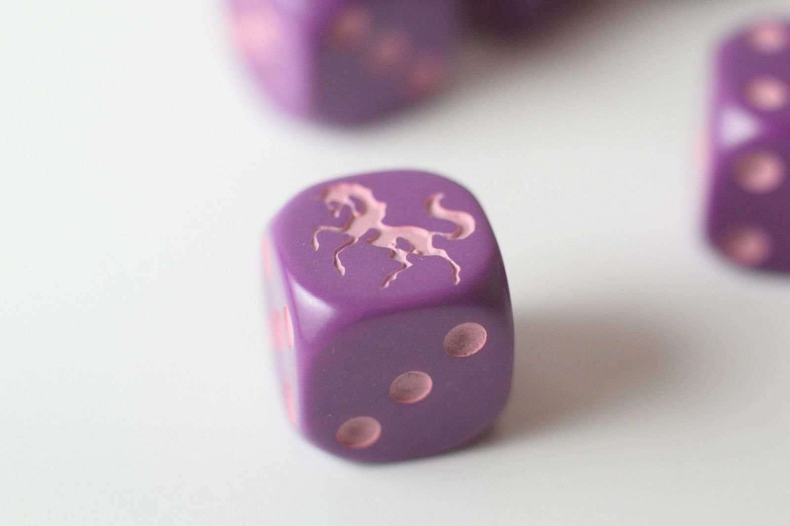 NEW Purple Dice with Pink Unicorns Dice 6 Sided Bunco RPG D6 16mm Roll - 